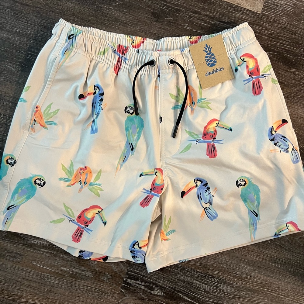 NWT chubbies parrot shorts small